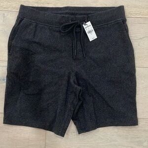 New with tags. Men’s Express black casual shorts. Size small